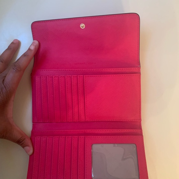 Michael Kors Pink Leather Wallet Sleek Design - Picture 2 of 3